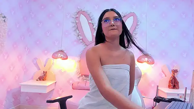 Saraa Skinny online show from January 25, 5:51 pm