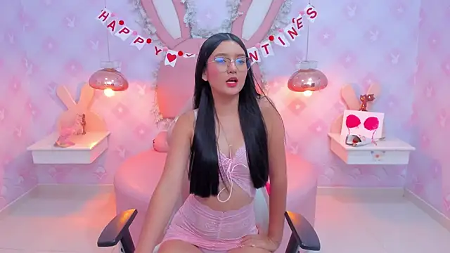 Saraa Skinny online show from February 15, 3:06 pm