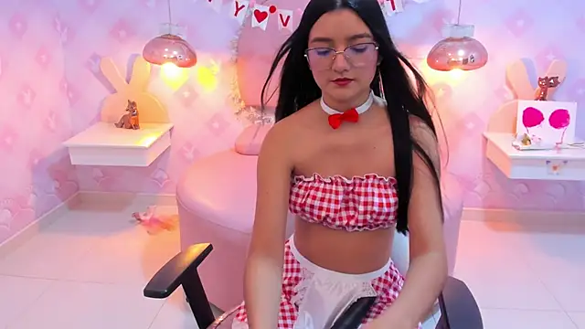 Saraa Skinny online show from February 22, 11:46 am