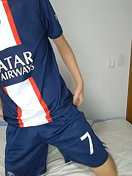 Snapshot of itsme_LEON chatting on December 13, 1:12 pm itsme LEON online show from December 13, 1:12 pm