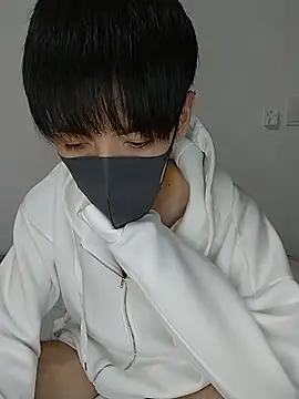 Snapshot of itsme_LEON chatting on December 22, 1:11 pm itsme LEON online show from December 22, 1:11 pm