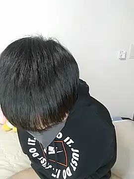 Snapshot of itsme_LEON chatting on March 3, 12:58 pm itsme LEON online show from March 3, 12:58 pm