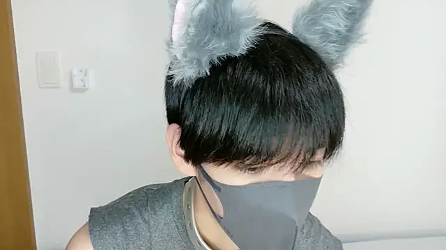 Snapshot of itsme_LEON chatting on October 22, 1:00 pm itsme LEON online show from October 22, 1:00 pm