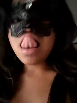 Bella Luna18 online show from December 28, 3:37 pm