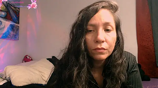 Snapshot of naihroby chatting on June 20, 3:42 am naihroby online show from June 20, 3:42 am