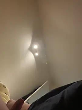  t0ni0  online show from April 19, 9:41 am