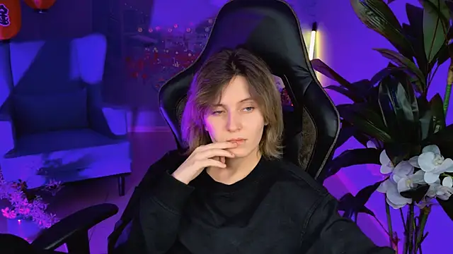 LolaAsmus online show from February 4, 8:13 am