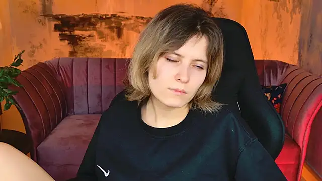 LolaAsmus online show from February 5, 7:20 pm