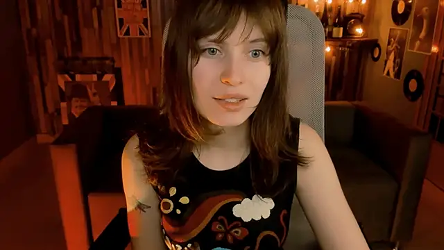 Snapshot of LolaAsmus chatting on February 5, 9:25 am LolaAsmus online show from February 5, 9:25 am