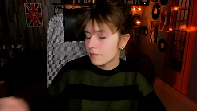 Snapshot of LolaAsmus chatting on February 13, 9:16 am LolaAsmus online show from February 13, 9:16 am