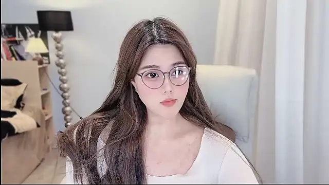 Strawberrybabyy1 online show from December 18, 1:56 pm