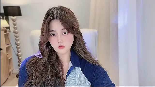 Strawberrybabyy1 online show from December 20, 8:01 pm