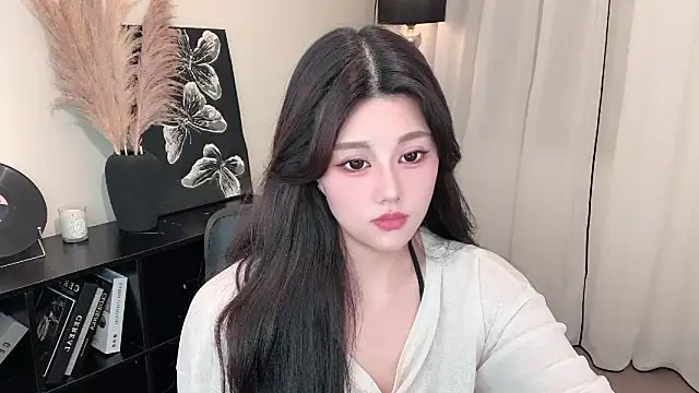 Strawberrybabyy1 online show from March 4, 1:06 pm