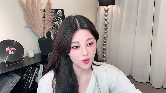 Strawberrybabyy1 online show from March 4, 4:09 pm