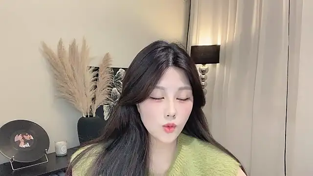 Strawberrybabyy1 online show from March 7, 1:40 pm