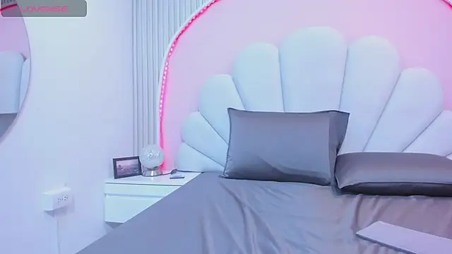 Snapshot of Meli_castillo chatting on February 23, 10:42 pm Meli castillo online show from February 23, 10:42 pm