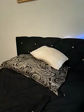 Gripperke00 online show from April 19, 1:43 pm