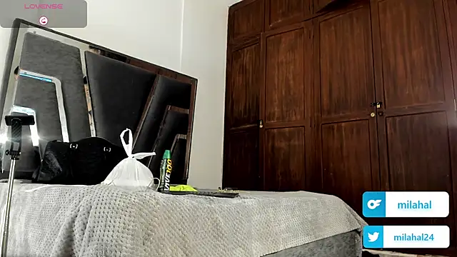 MilaHal  online show from January 9, 7:15 pm