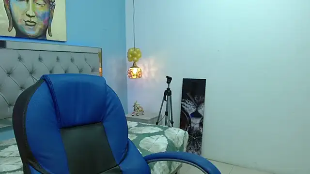 Snapshot of JackSwan18 chatting on December 22, 2:06 pm JackSwan18 online show from December 22, 2:06 pm