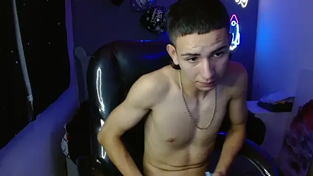 Snapshot of JackSwan18 chatting on January 7, 3:33 pm JackSwan18 online show from January 7, 3:33 pm