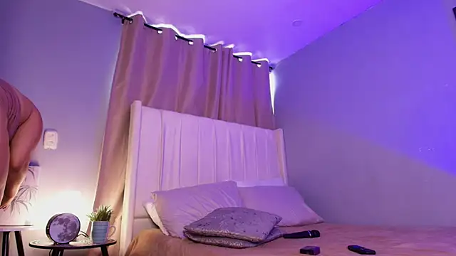 Shenoa1 online show from December 2, 3:18 pm