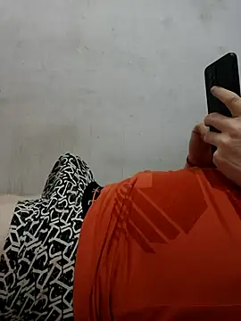 Snapshot of mohnis76 chatting on April 2, 12:58 pm mohnis76 online show from April 2, 12:58 pm