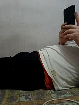 Snapshot of mohnis76 chatting on April 14, 7:20 pm mohnis76 online show from April 14, 7:20 pm