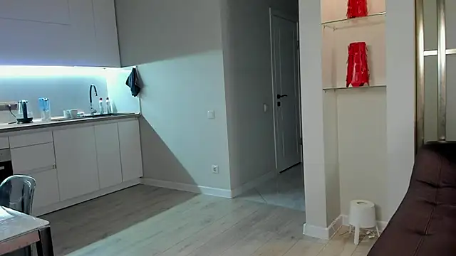 Emma Flin online show from January 6, 1:52 pm