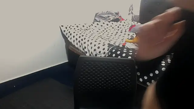 Snapshot of shopyymessyy chatting on February 18, 7:30 pm shopyymessyy online show from February 18, 7:30 pm