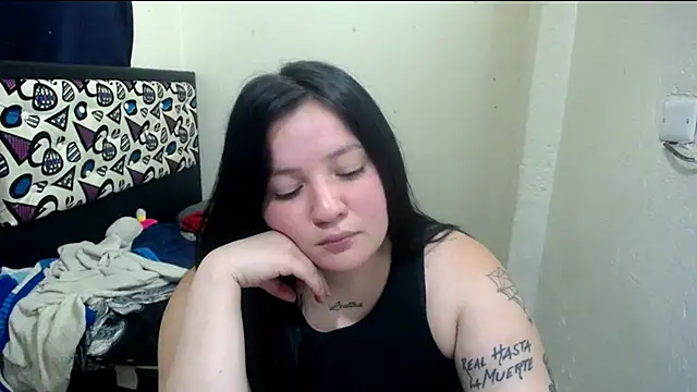Snapshot of shopyymessyy chatting on April 29, 8:37 pm shopyymessyy online show from April 29, 8:37 pm