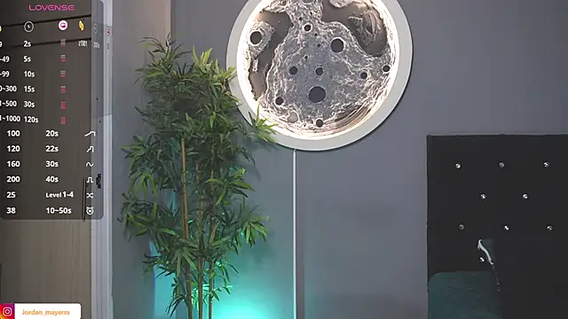 Snapshot of jordan_mayers02 chatting on January 17, 9:03 am jordan mayers02 online show from January 17, 9:03 am