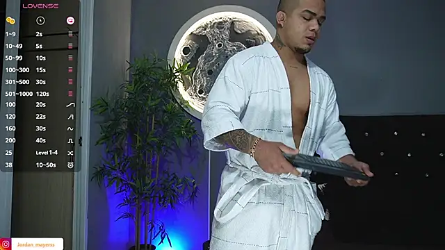 Snapshot of jordan_mayers02 chatting on February 19, 11:06 am jordan mayers02 online show from February 19, 11:06 am