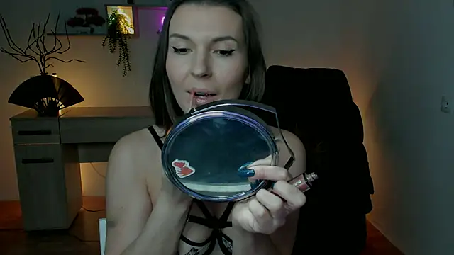 Snapshot of EricaPowers chatting on December 11, 12:23 pm EricaPowers online show from December 11, 12:23 pm