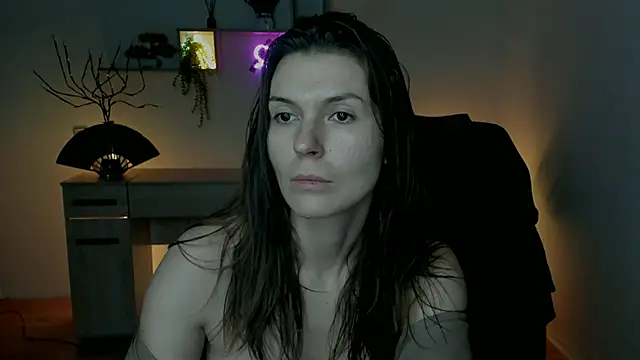 Snapshot of EricaPowers chatting on December 19, 9:29 am EricaPowers online show from December 19, 9:29 am