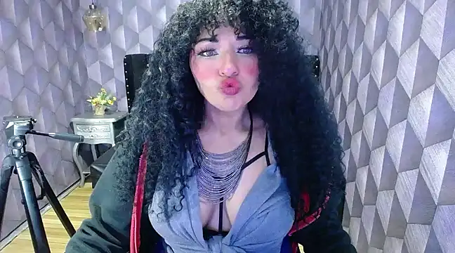 Sofiacowperx online show from February 8, 2:27 pm