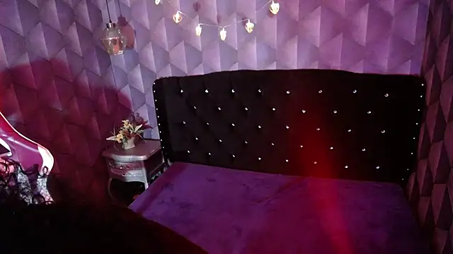 Sofiacowperx online show from February 12, 4:00 pm