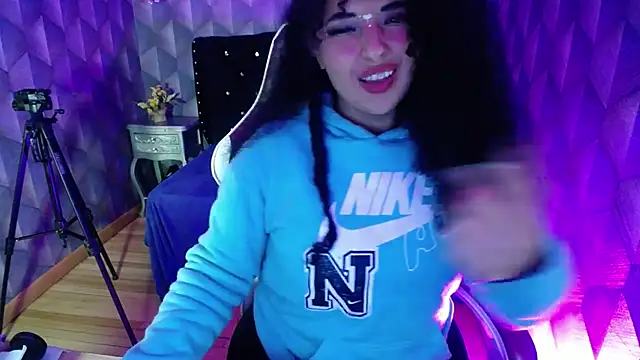 Sofiacowperx online show from February 15, 8:33 pm