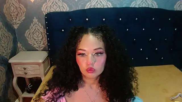 Snapshot of Sofiacowperx chatting on April 30, 8:57 pm Sofiacowperx online show from April 30, 8:57 pm