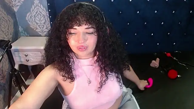Snapshot of Sofiacowperx chatting on May 26, 1:07 pm Sofiacowperx online show from May 26, 1:07 pm