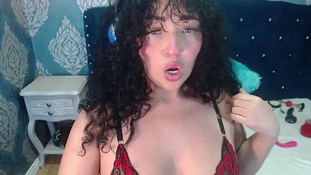 Sofiacowperx online show from June 18, 7:40 pm