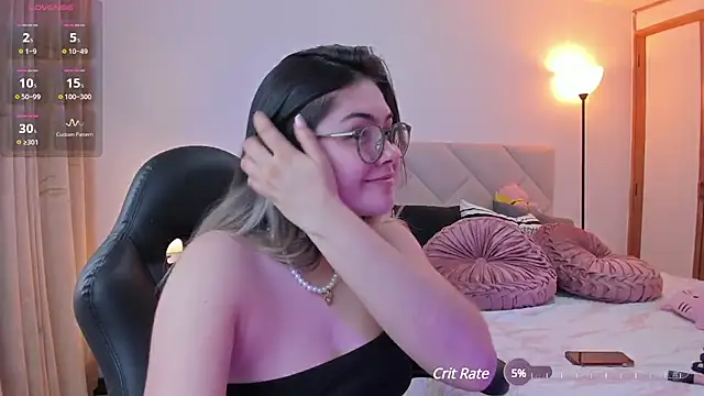 Snapshot of Lau_Bee chatting on February 4, 8:59 pm Lau Bee online show from February 4, 8:59 pm