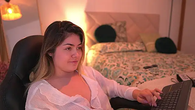 Lau Bee online show from November 28, 6:21 pm