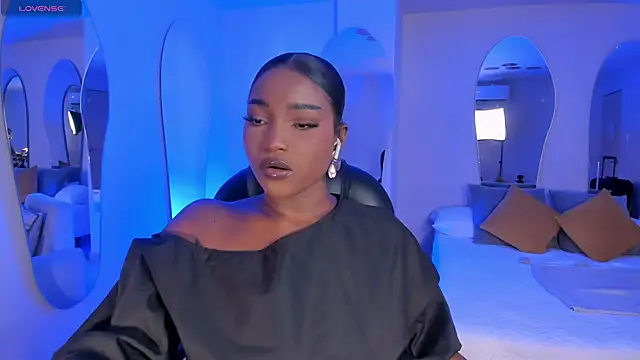 SavannahStorm online show from April 8, 1:00 pm