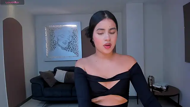 IsabellaHill  online show from December 24, 5:23 pm