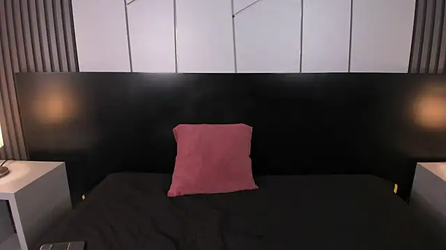 liz goth online show from February 21, 1:33 pm