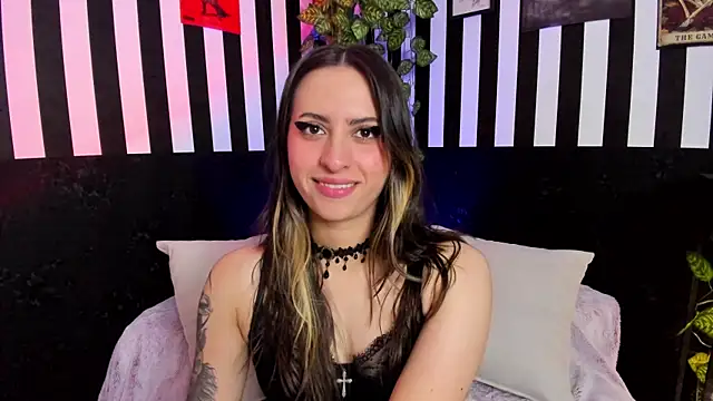 Snapshot of liz_goth chatting on June 9, 2:17 pm liz goth online show from June 9, 2:17 pm