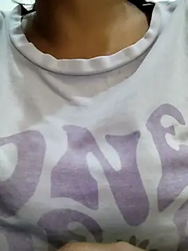 Snapshot of illay_love chatting on November 10, 5:28 am illay love online show from November 10, 5:28 am