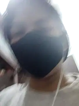 Snapshot of illay_love chatting on December 15, 3:33 am illay love online show from December 15, 3:33 am