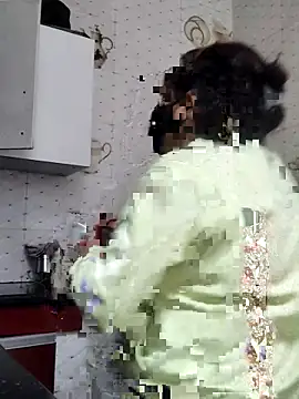 Snapshot of illay_love chatting on January 7, 6:05 am illay love online show from January 7, 6:05 am