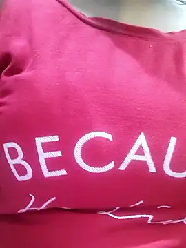 Snapshot of illay_love chatting on January 9, 6:27 am illay love online show from January 9, 6:27 am